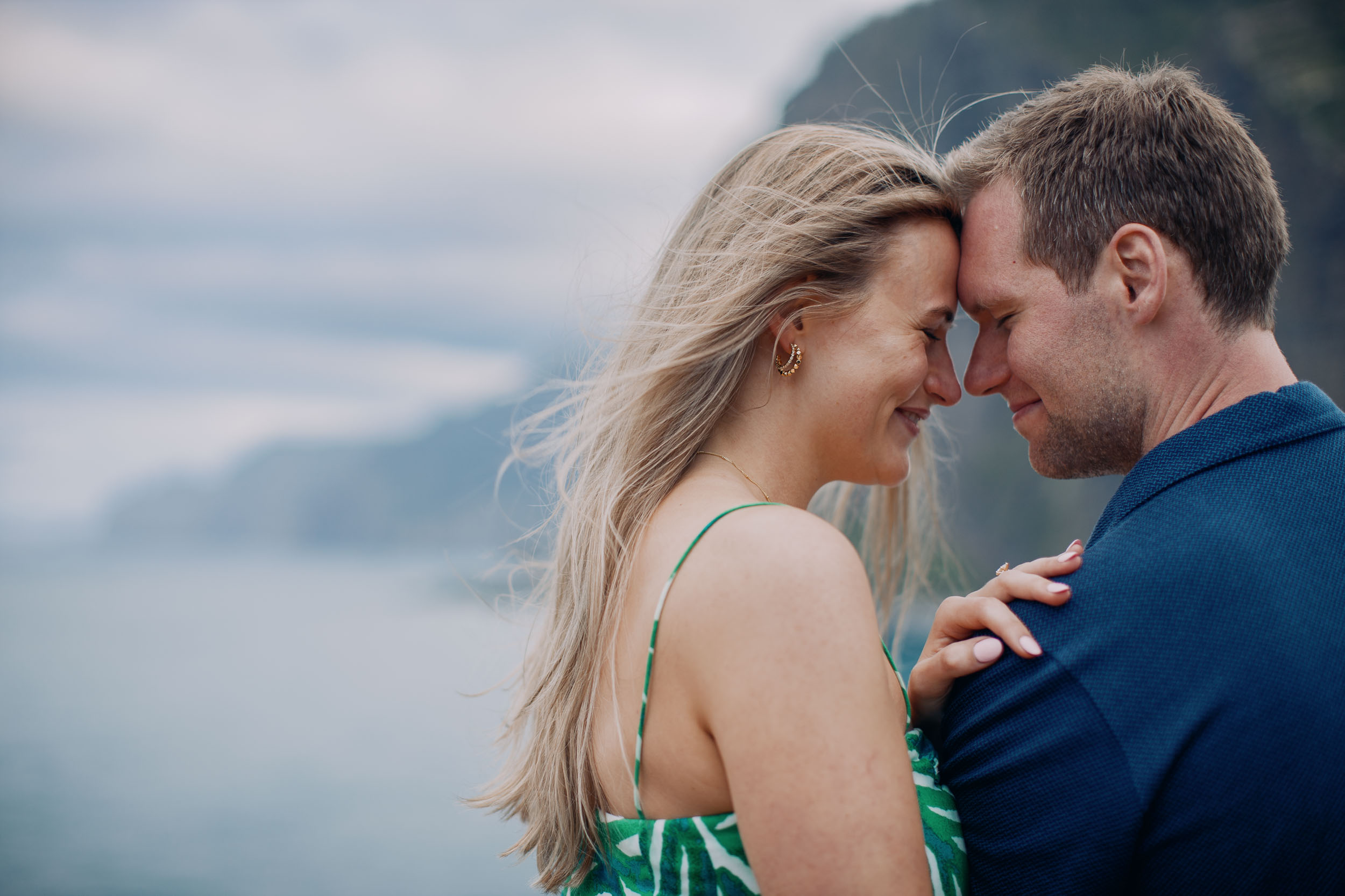 Couple kissing at Miradouro do Guindaste, Madeira