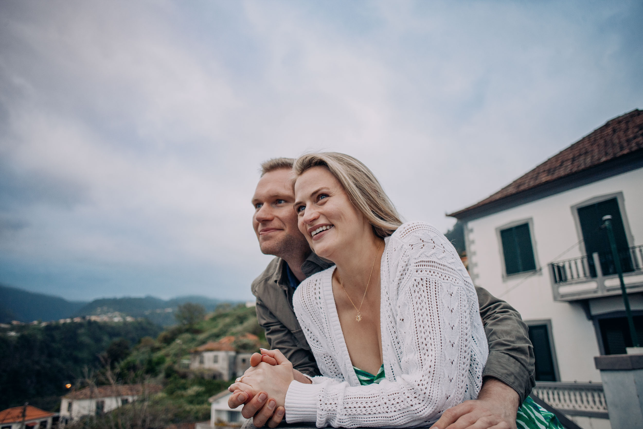 Couple kissing at Miradouro do Guindaste, Madeira
